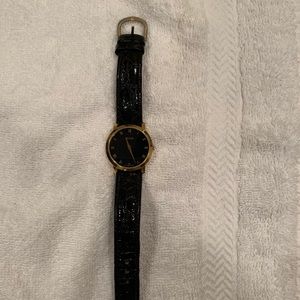 Gucci Watch 2200M